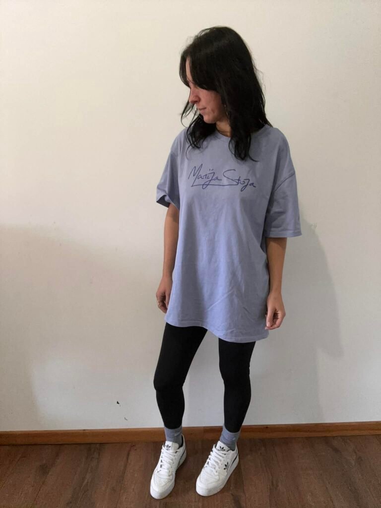 Tshirt Marija Stoja coupe oversize bleu