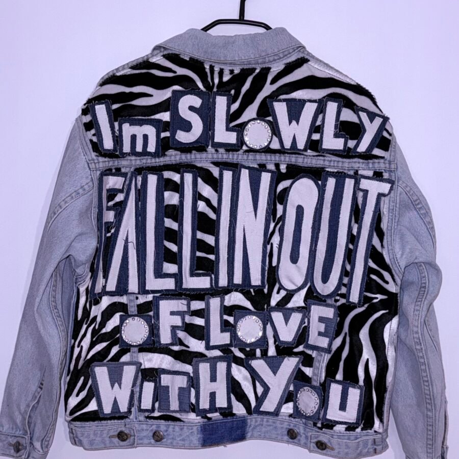 Veste en jean upcyclée “Almost One Heart”